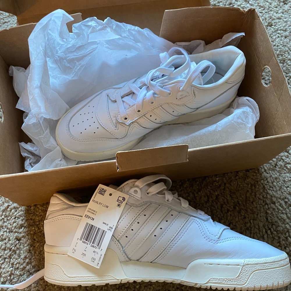 NEW- adidas Rivalry Low white/cream sole